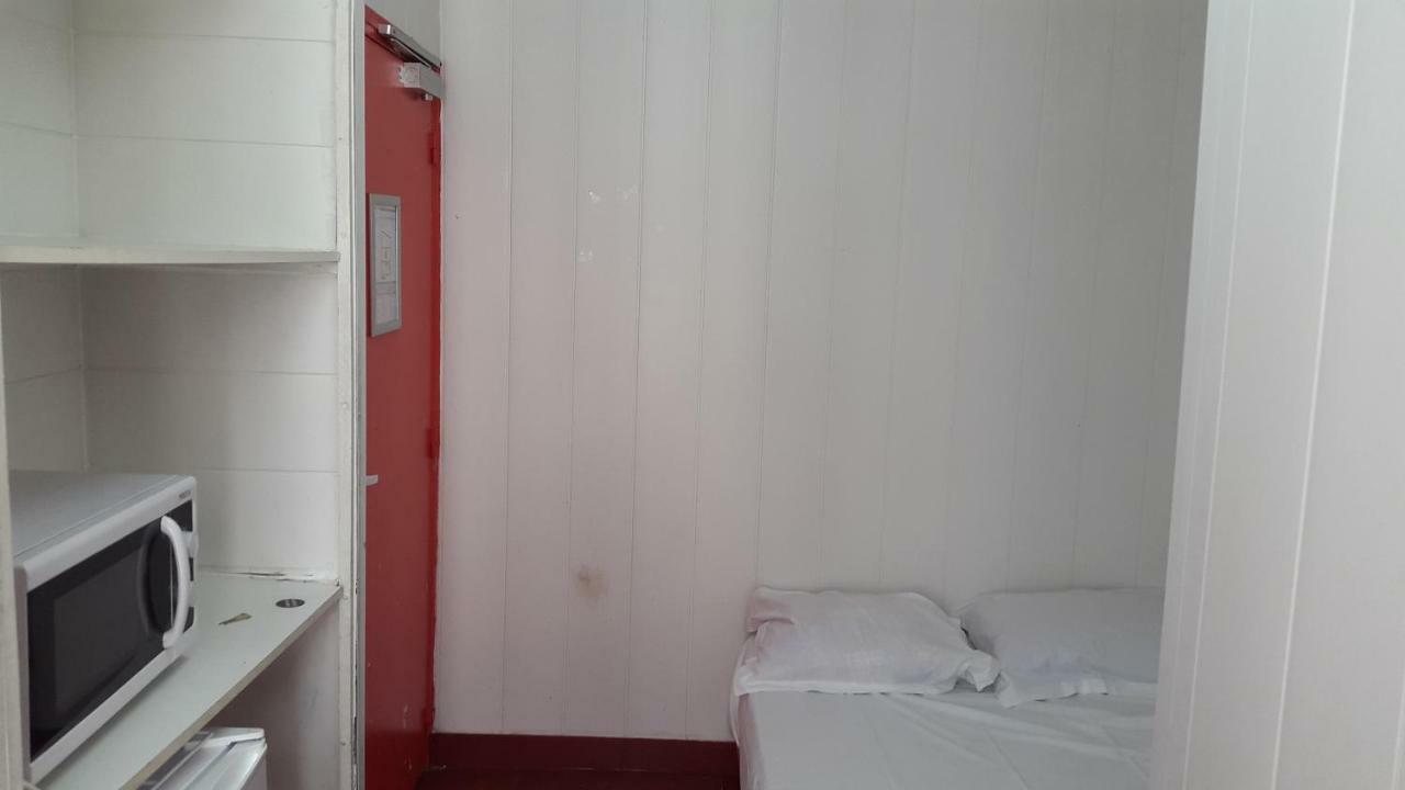 Hotel Cyrano Voltaire Paris Exterior photo